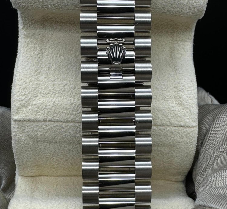 Rolex Day-date 40 White Gold Olive Dial Unworn