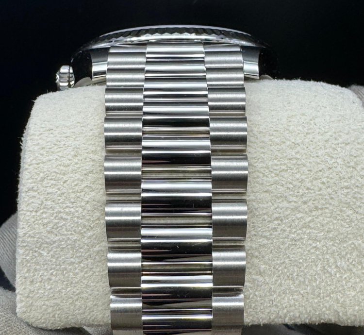 Rolex Day-date 40 White Gold Olive Dial Unworn