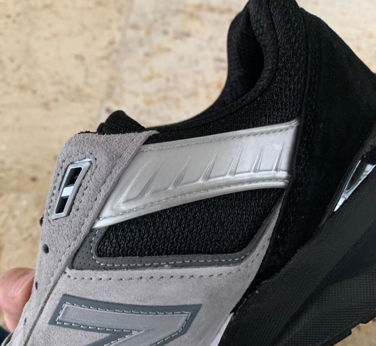 990 V5 In Grey Black