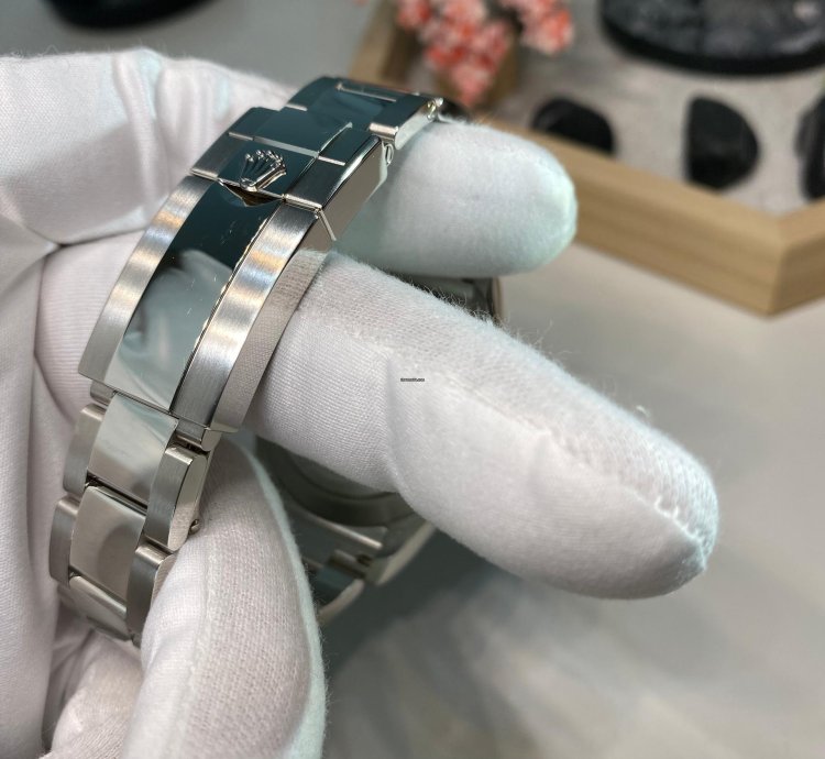 Rolex Daytona Platinum new Unworn Piece Of The First Platinum Daytona Discontinued