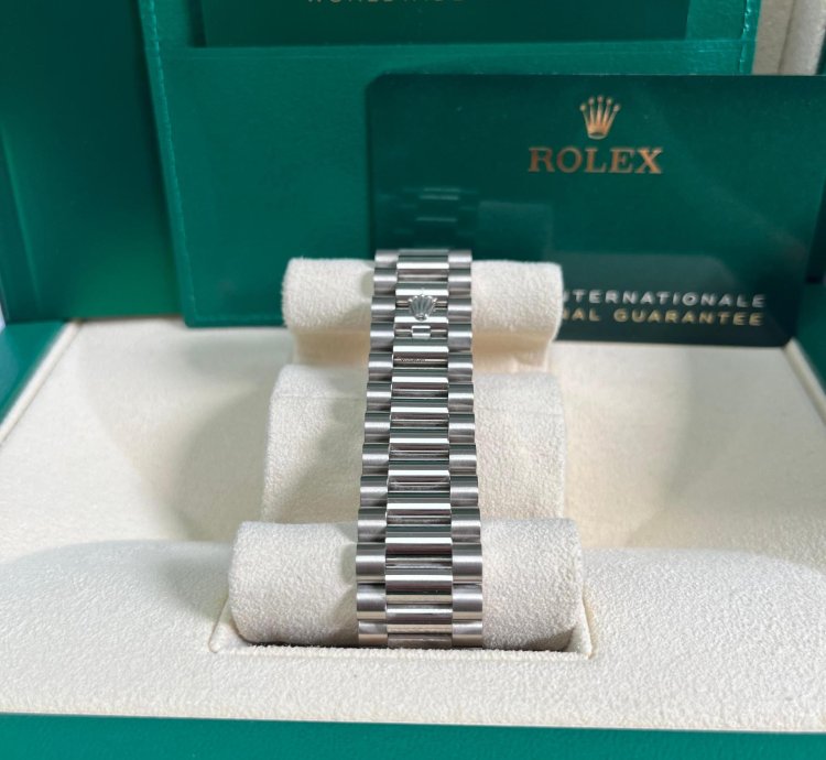 Rolex Day-date 40 White Gold Olive Green Roman Dial Fluted