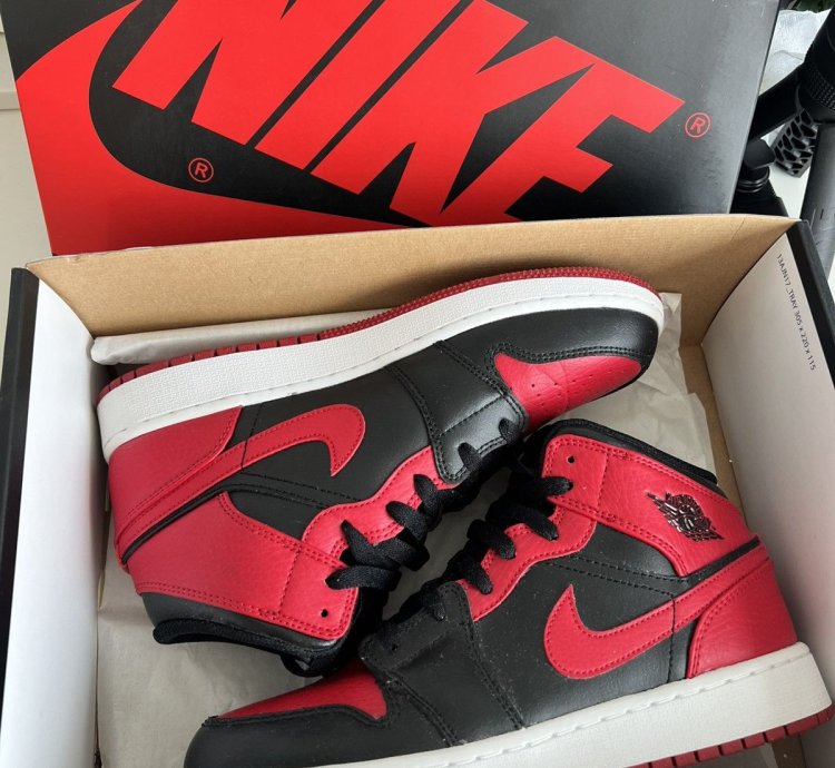 2020 Air Jordan 1 Mid Gs Banned