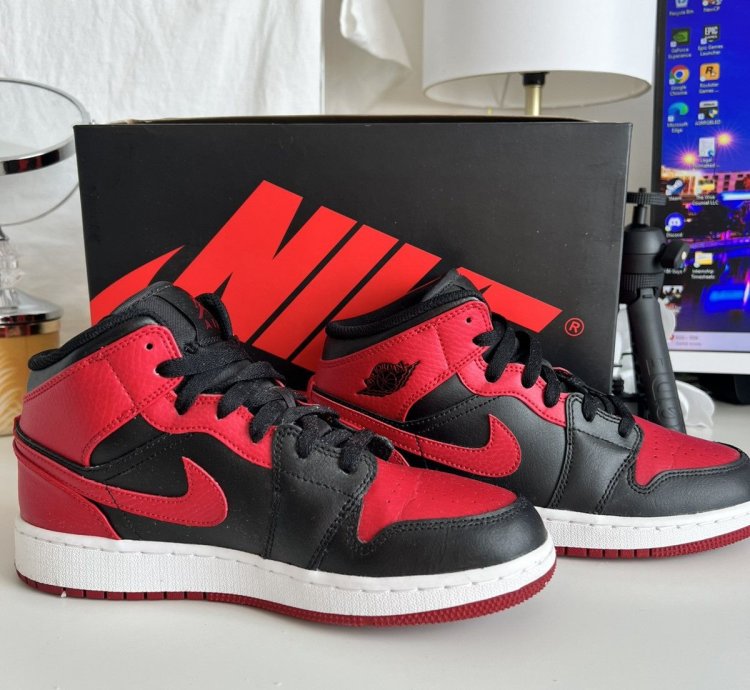 2020 Air Jordan 1 Mid Gs Banned