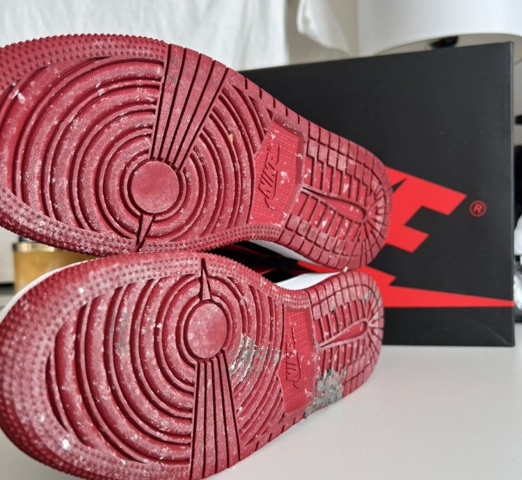 2020 Air Jordan 1 Mid Gs Banned