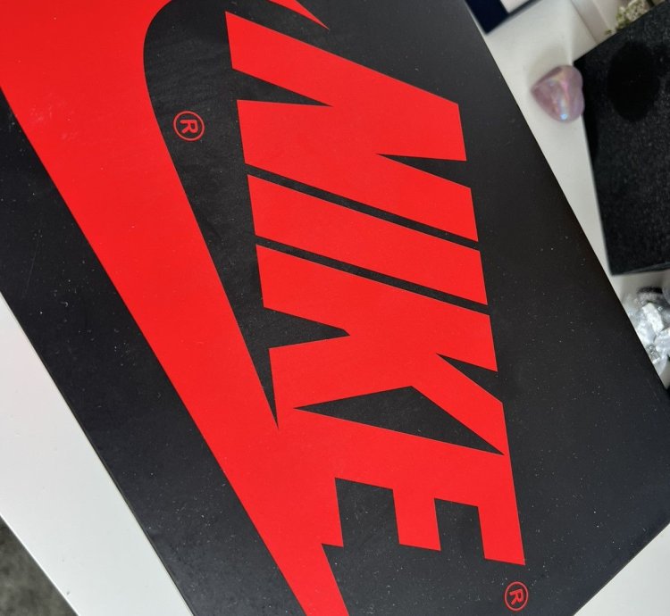 2020 Air Jordan 1 Mid Gs Banned