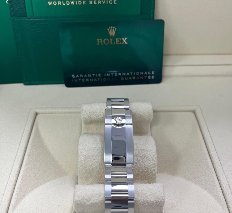 Rolex Daytona Platinum 40mm Ice Blue Diamond Baguette Dial 116506