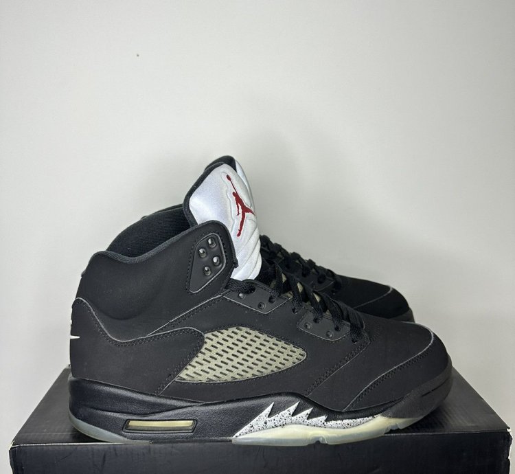 Jordan 5 Metallic Black