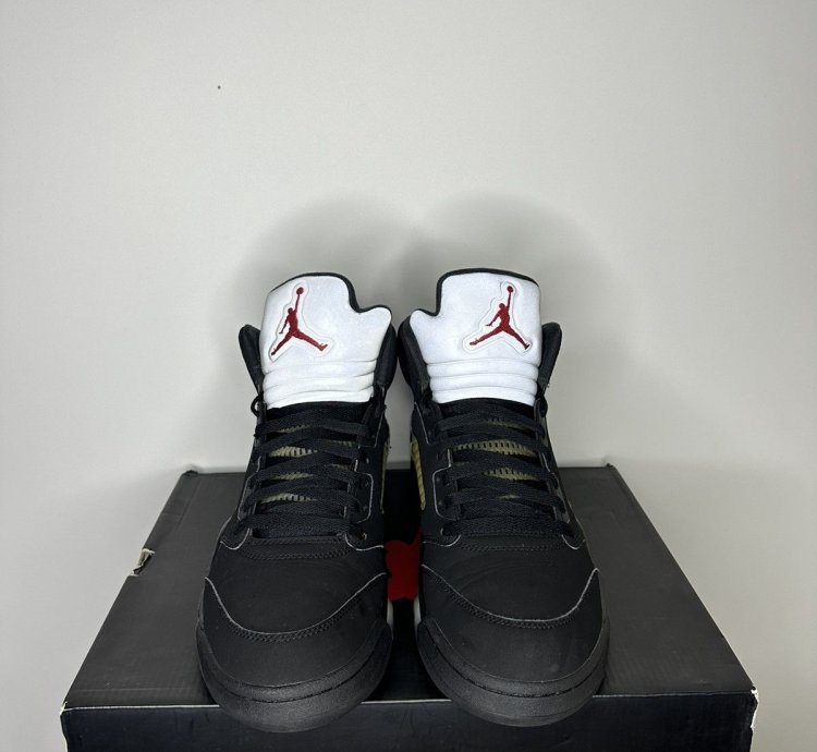 Jordan 5 Metallic Black