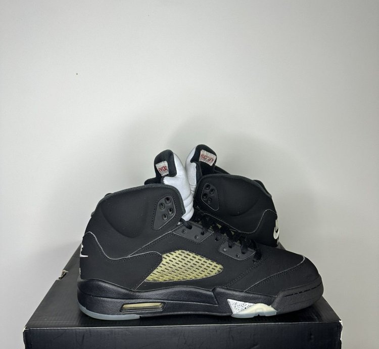 Jordan 5 Metallic Black