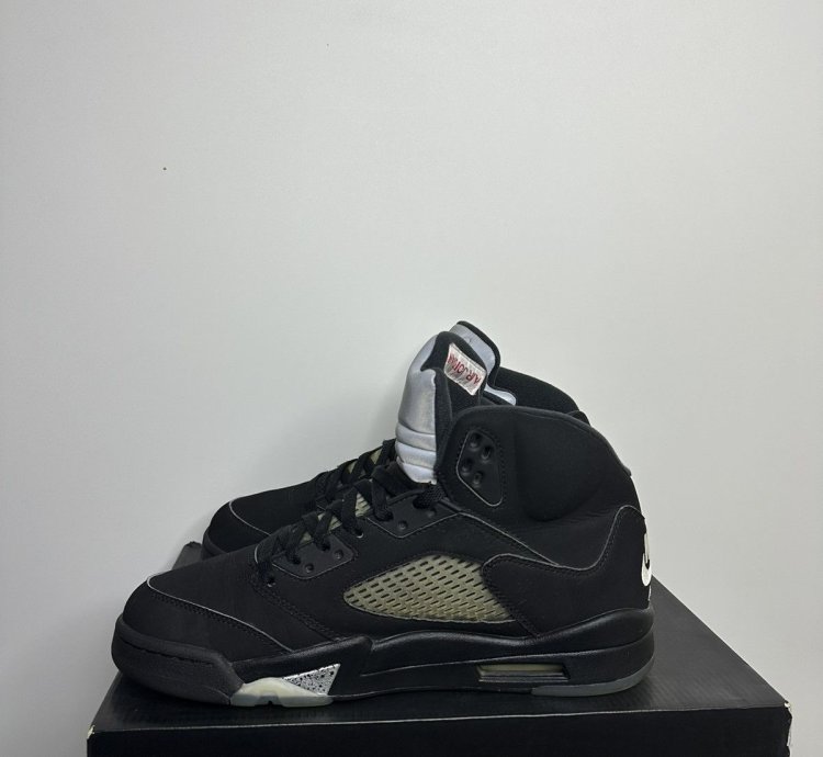 Jordan 5 Metallic Black