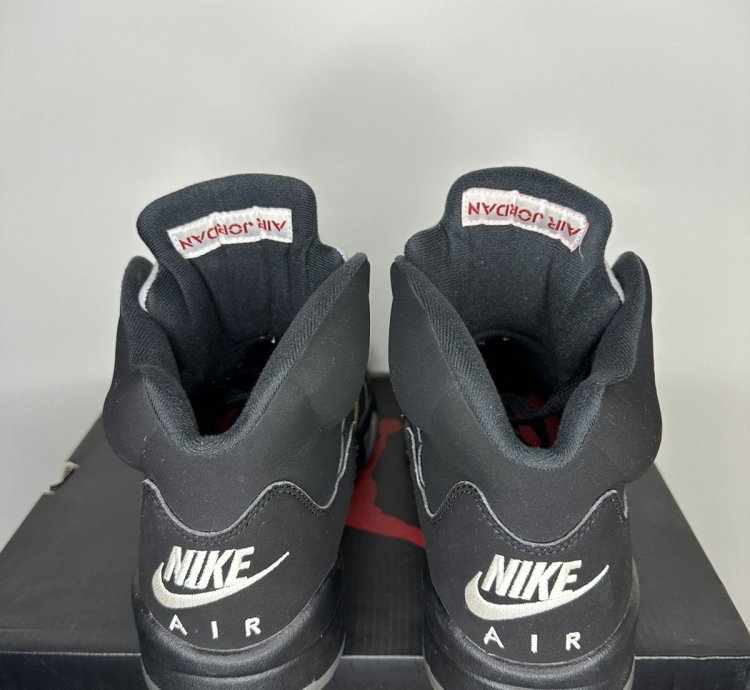 Jordan 5 Metallic Black