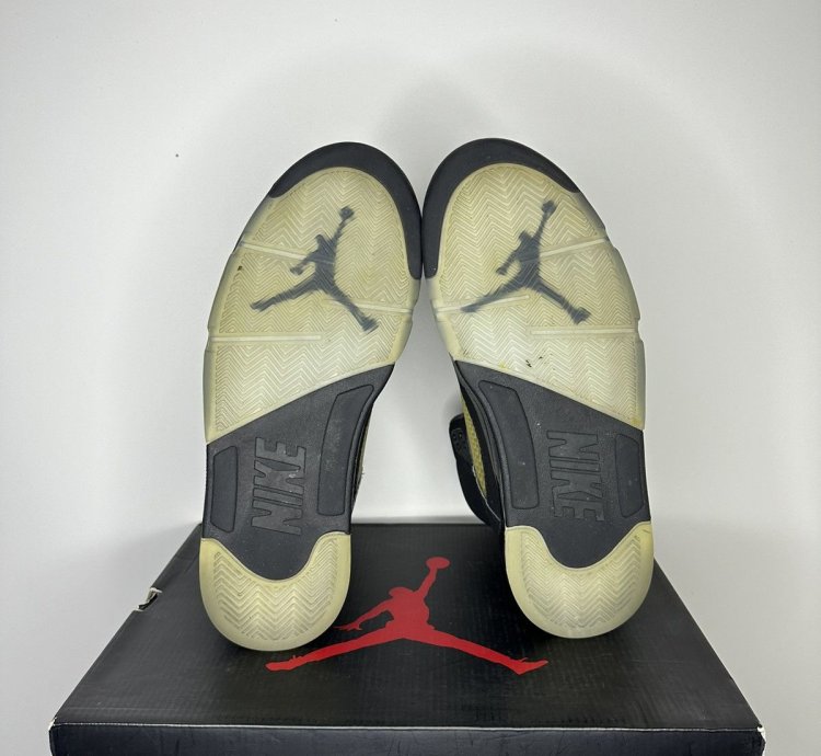 Jordan 5 Metallic Black