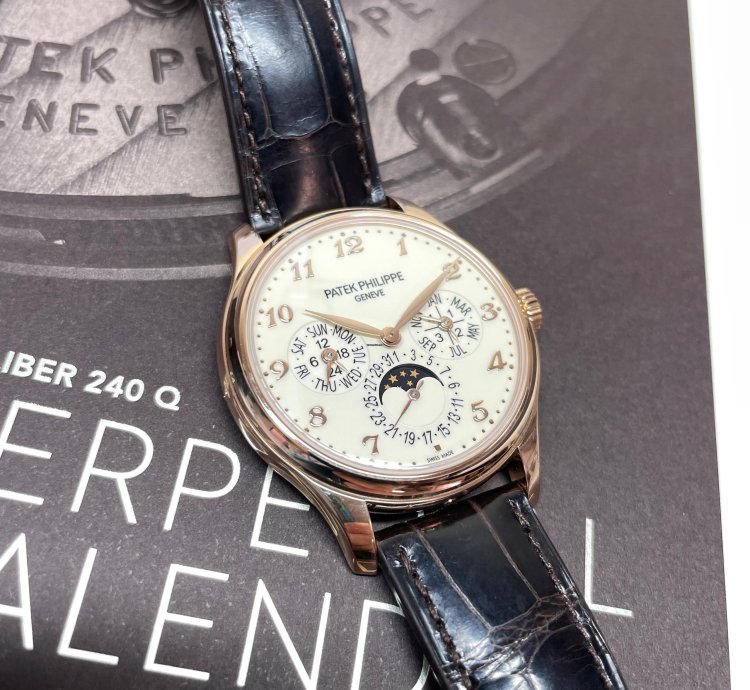 Patek Philippe Perpetual Calendar 39mm Rose Gold Ref 5327r-001