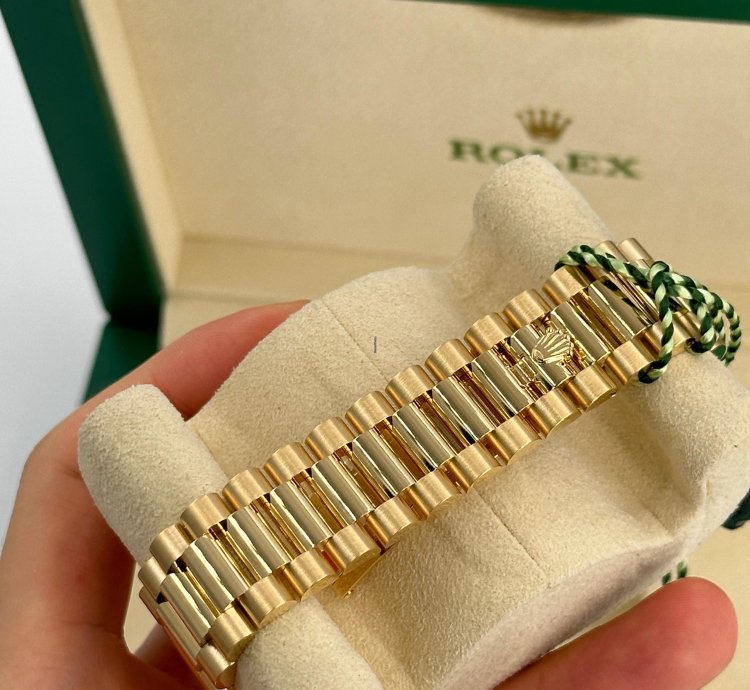 Rolex Day-date 40 White Mother Of Pearl Diamonds Dial