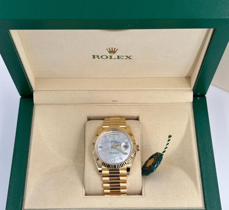 Rolex Day-date 40 White Mother Of Pearl Diamonds Dial
