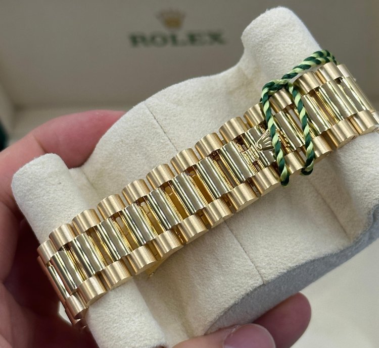 Rolex Day-date 40 White Roman