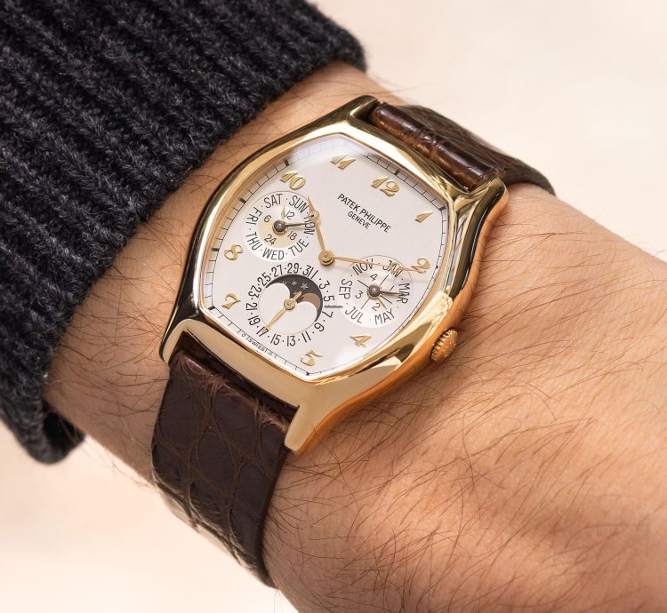 Patek Philippe Perpetual Calendar 5040j In 18k Yellow Gold Tonneau Case With Box And Papers