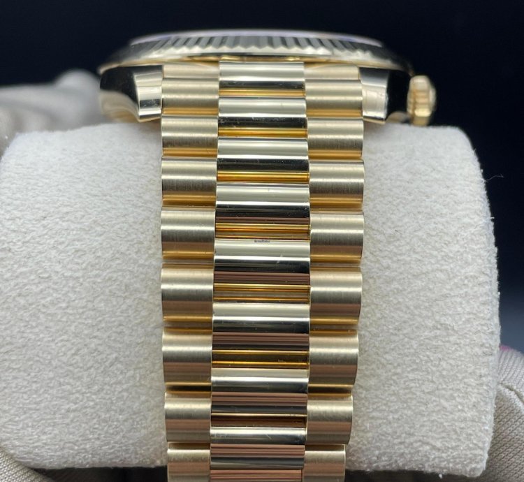 Rolex Day-date 40 White Roman Dial Unworn
