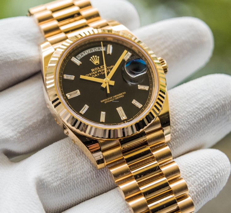 Rolex Day-date 40 Yellow Gold - Black Dial - Diamond Baguette