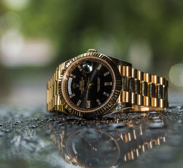 Rolex Day-date 40 Yellow Gold - Black Dial - Diamond Baguette