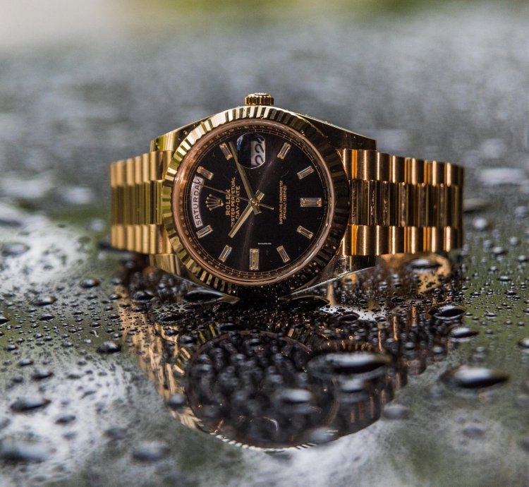 Rolex Day-date 40 Yellow Gold - Black Dial - Diamond Baguette