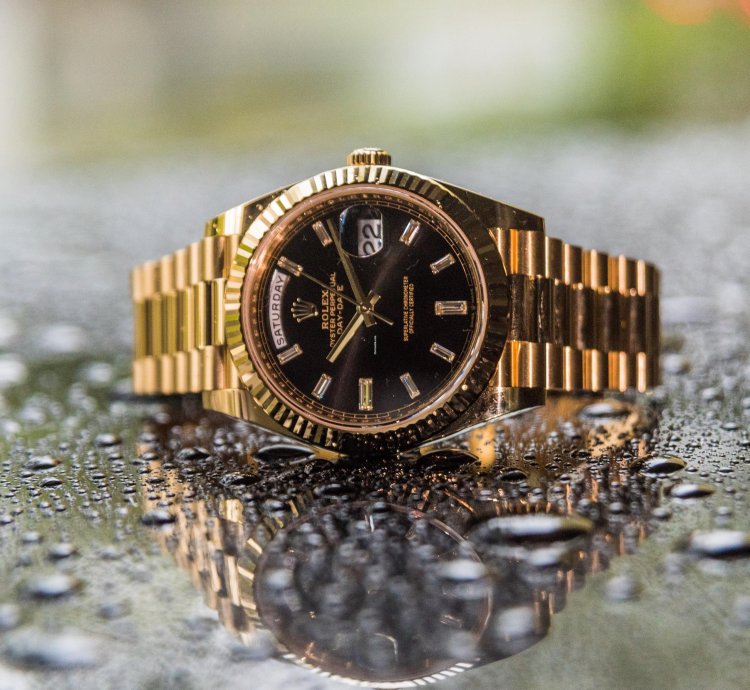 Rolex Day-date 40 Yellow Gold - Black Dial - Diamond Baguette