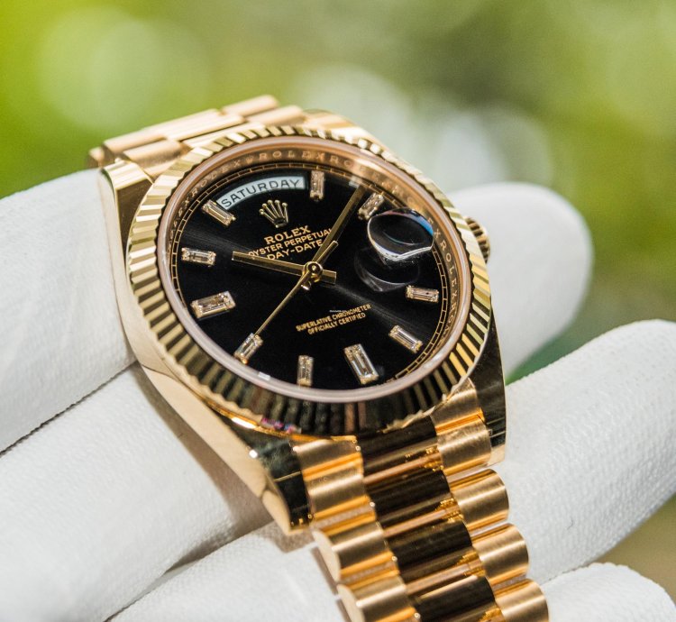 Rolex Day-date 40 Yellow Gold - Black Dial - Diamond Baguette