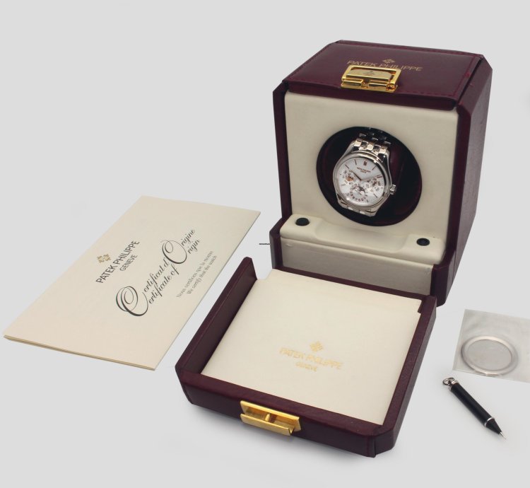Patek Philippe Perpetual Calendar 5136 1g Complete Box And Original Warranty