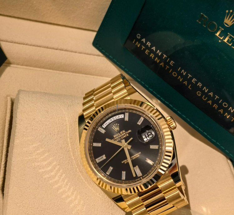 Rolex Day-date 40 Yellow Gold Black Baguette Dial