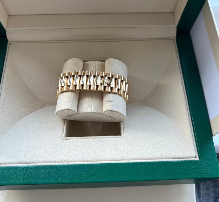 Rolex Day-date 40 Yellow Gold Champagne Dial Box And Papers
