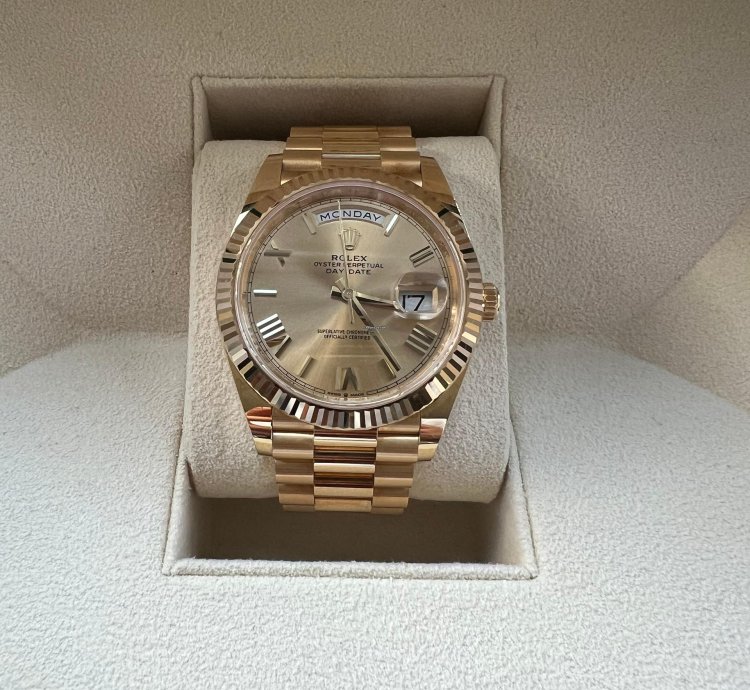 Rolex Day-date 40 Yellow Gold Champagne Dial Box And Papers