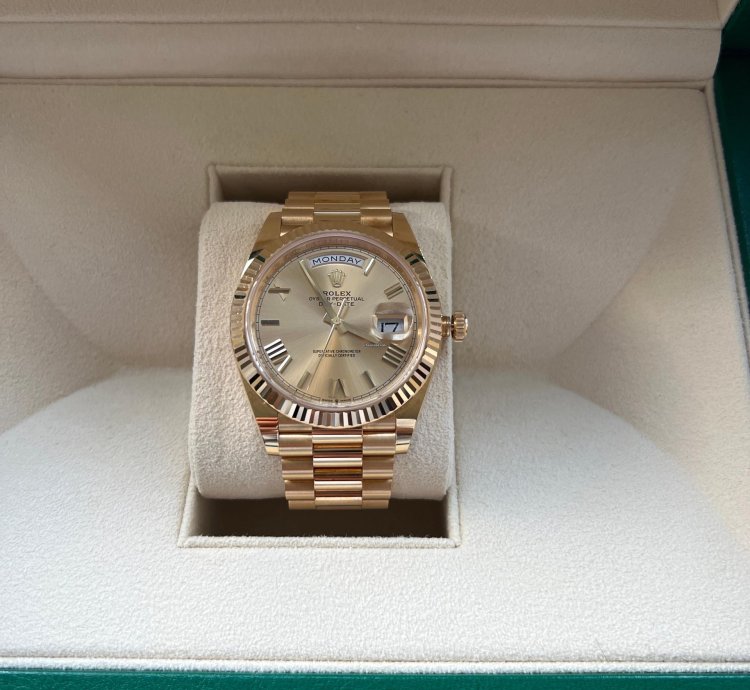 Rolex Day-date 40 Yellow Gold Champagne Dial Box And Papers
