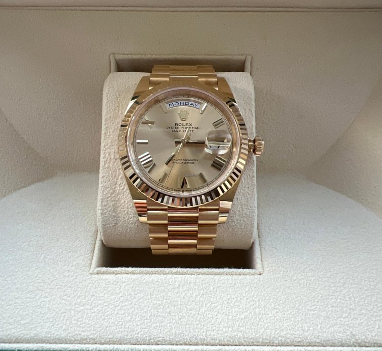 Rolex Day-date 40 Yellow Gold Champagne Dial Box And Papers