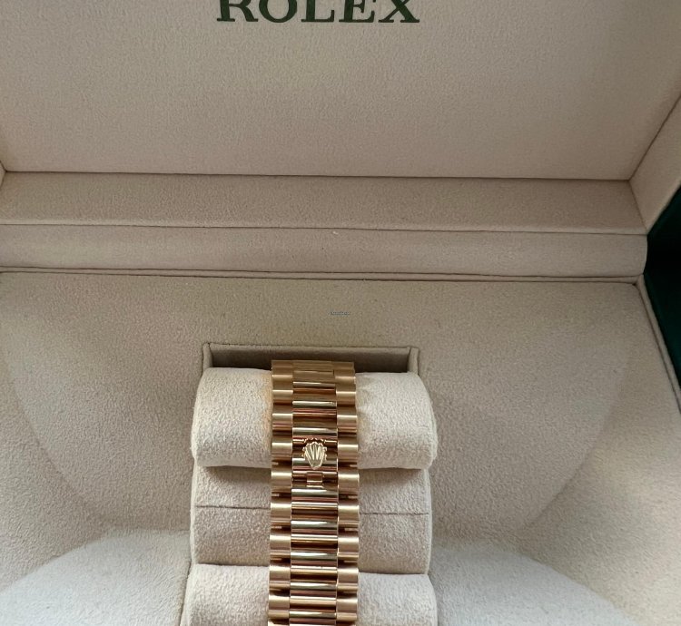 Rolex Day-date 40 Yellow Gold Champagne Dial Box And Papers