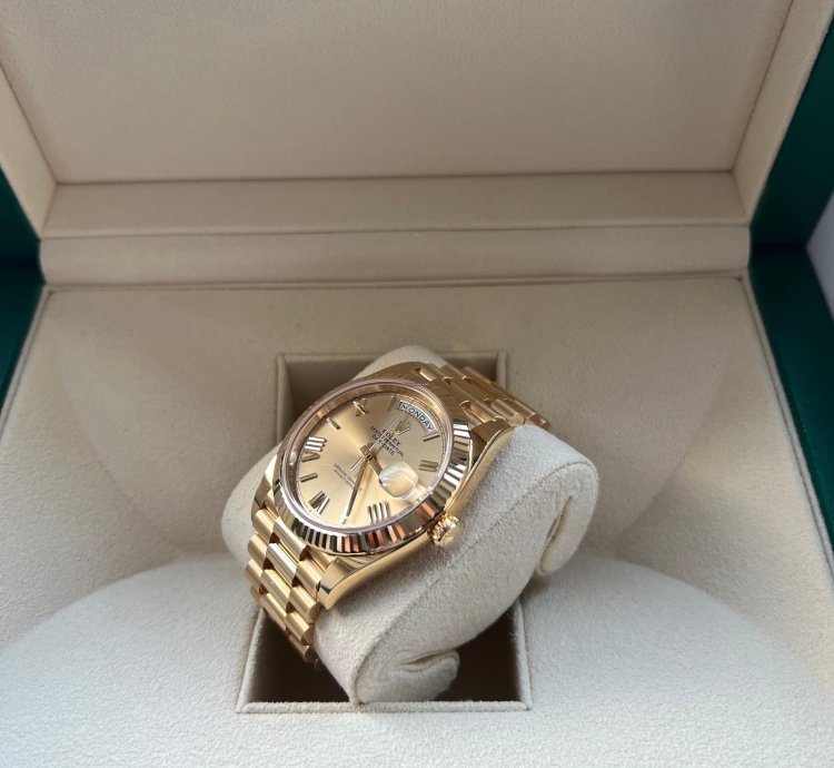Rolex Day-date 40 Yellow Gold Champagne Dial Box And Papers