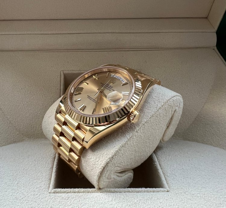 Rolex Day-date 40 Yellow Gold Champagne Dial Box And Papers