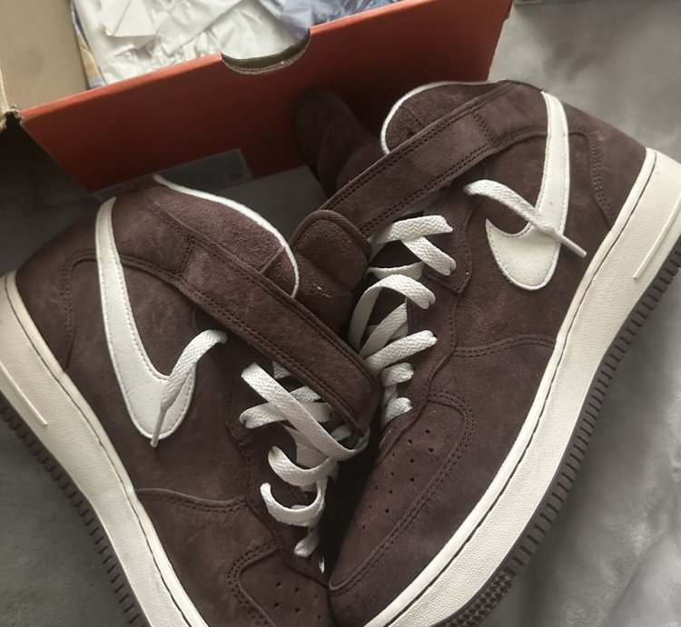 2022 Air Force 1 Mid Chocolate