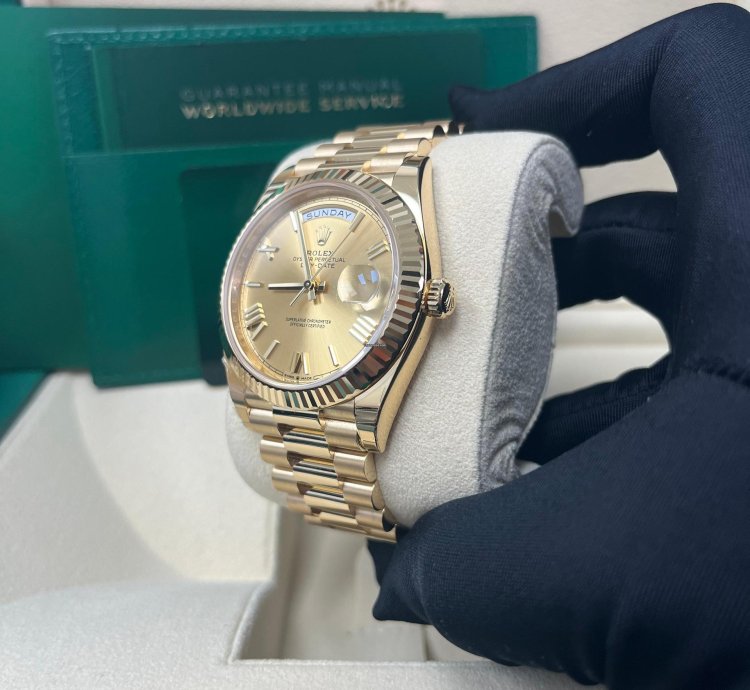 Rolex Day-date 40 Yellow Gold Champagne Roman Dial Fluted Bezel 228238