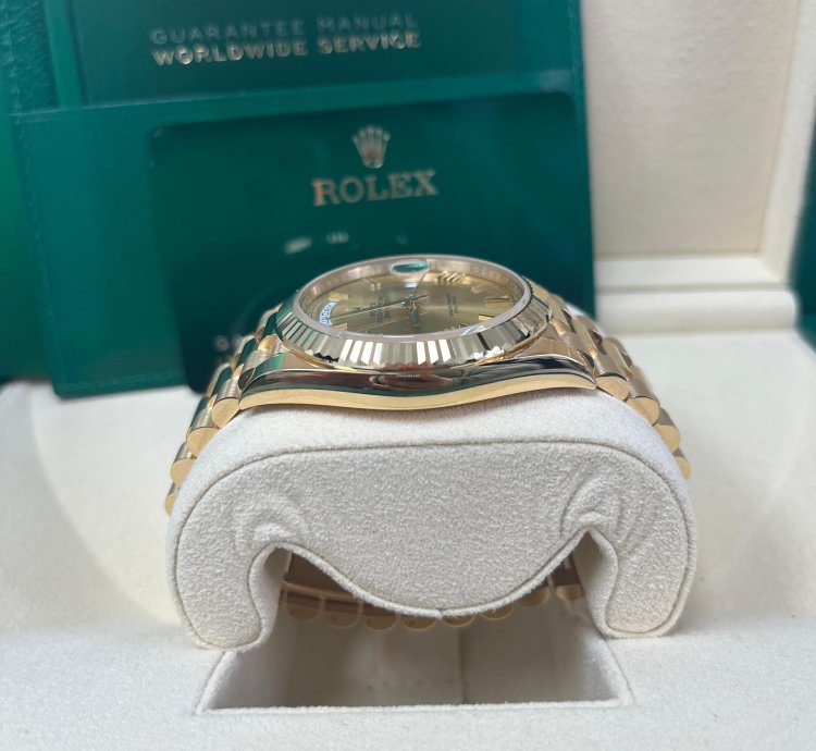 Rolex Day-date 40 Yellow Gold Champagne Roman Dial Fluted Bezel 228238