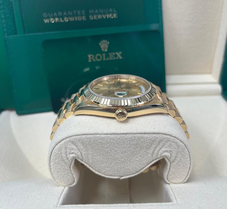Rolex Day-date 40 Yellow Gold Champagne Roman Dial Fluted Bezel 228238