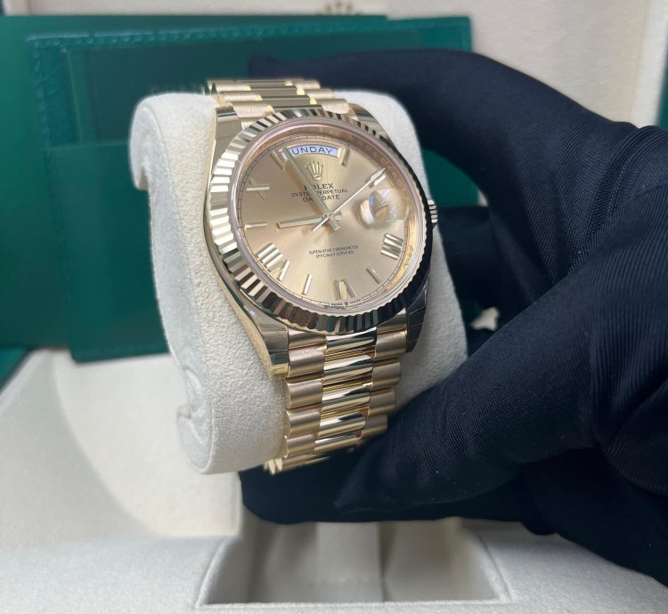 Rolex Day-date 40 Yellow Gold Champagne Roman Dial Fluted Bezel 228238