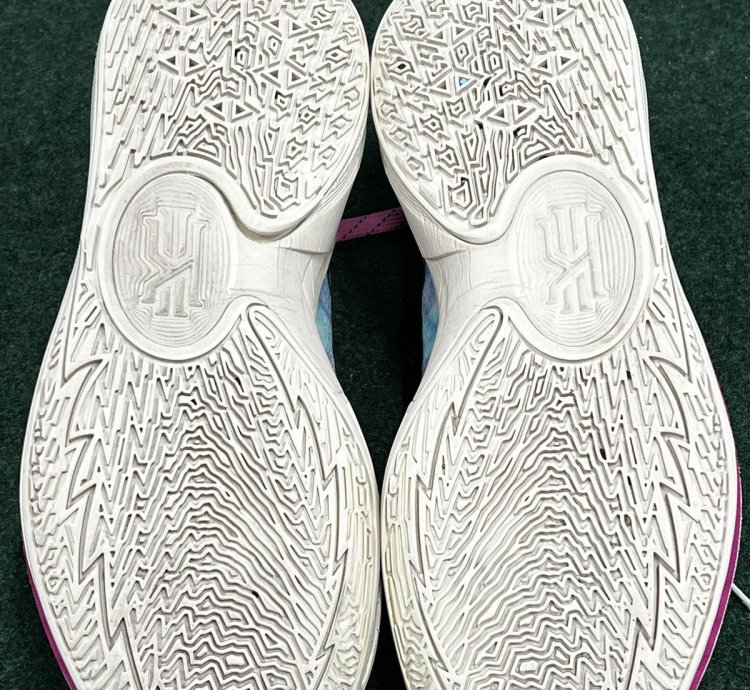 2022 Nike Kyrie Low 5 Community