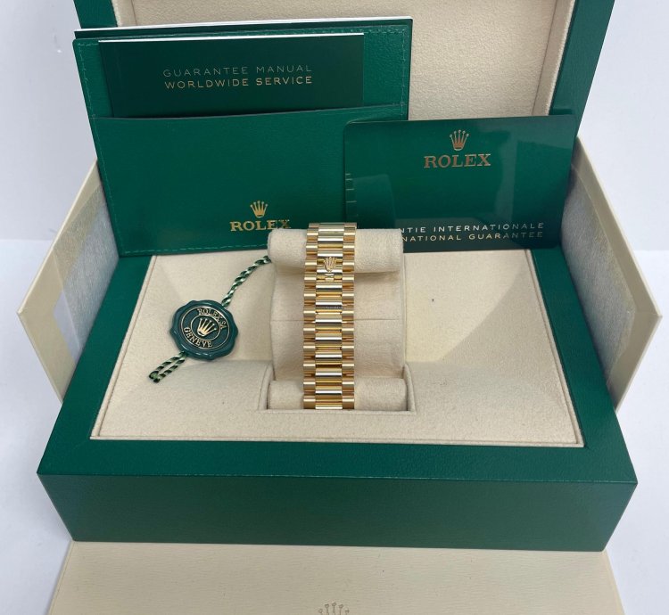 Rolex Day-date 40 Yellow Gold Day-date 40 Watch-yellow Gold Bezel-champagne Baguette Diamond Dial 228348rbr