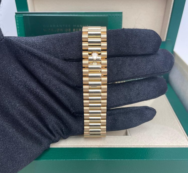 Rolex Day-date 40 Yellow Gold Day-date 40 Watch-yellow Gold Bezel-champagne Baguette Diamond Dial 228348rbr
