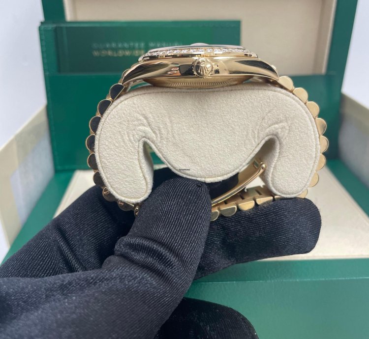 Rolex Day-date 40 Yellow Gold Day-date 40 Watch-yellow Gold Bezel-champagne Baguette Diamond Dial 228348rbr