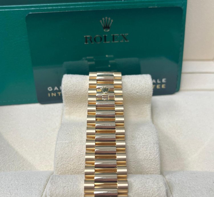 Rolex Day-date 40 Yellow Gold Day-date 40mm Green Roman Dial 228238