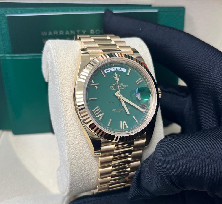 Rolex Day-date 40 Yellow Gold Day-date 40mm Green Roman Dial 228238