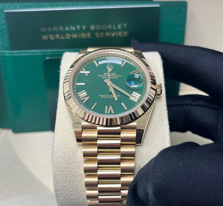 Rolex Day-date 40 Yellow Gold Day-date 40mm Green Roman Dial 228238