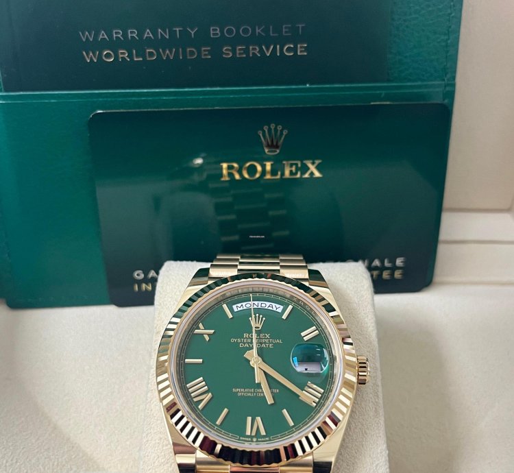 Rolex Day-date 40 Yellow Gold Day-date 40mm Green Roman Dial 228238