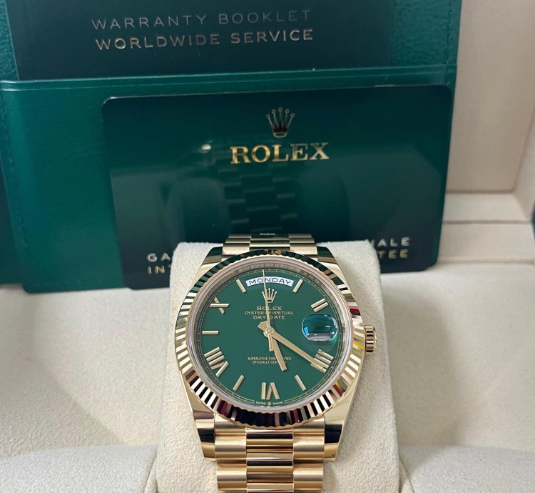 Rolex Day-date 40 Yellow Gold Day-date 40mm Green Roman Dial 228238